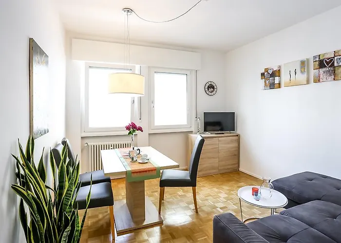 Andreas Hofer דירה *