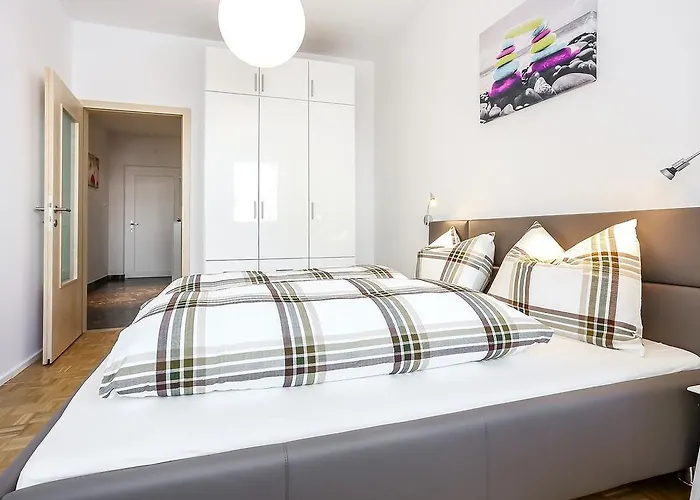 Andreas Hofer דירה *